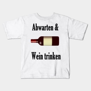 Abwarten und Wein trinken Kids T-Shirt